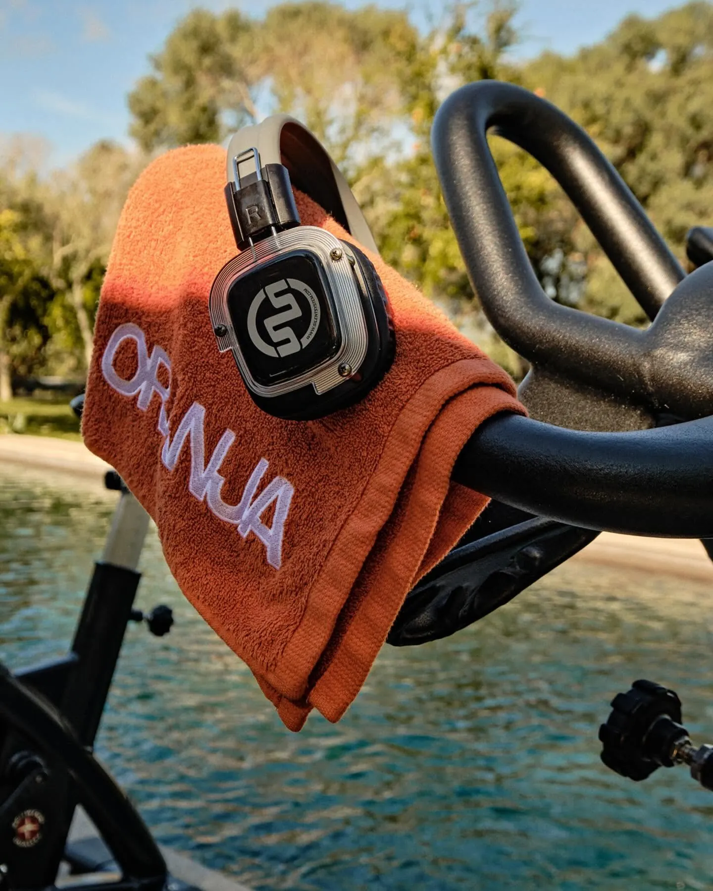 Allenamento di gruppo con cuffie wireless Silent Fitness